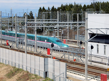 北海道新幹線が通過
